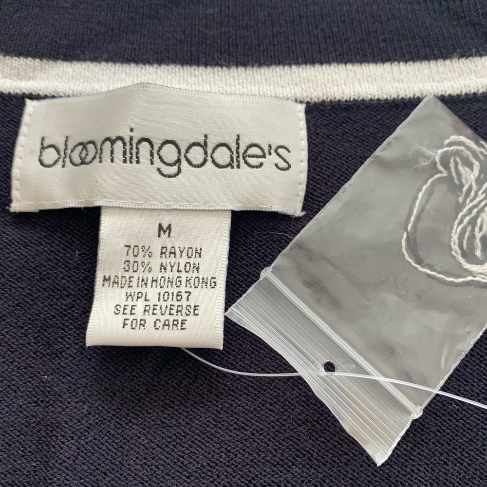 BLOOMINGDALES ladies deep navy 70% rayon 30% nylon cardigan size Medium NWOT - Picture 2 of 9
